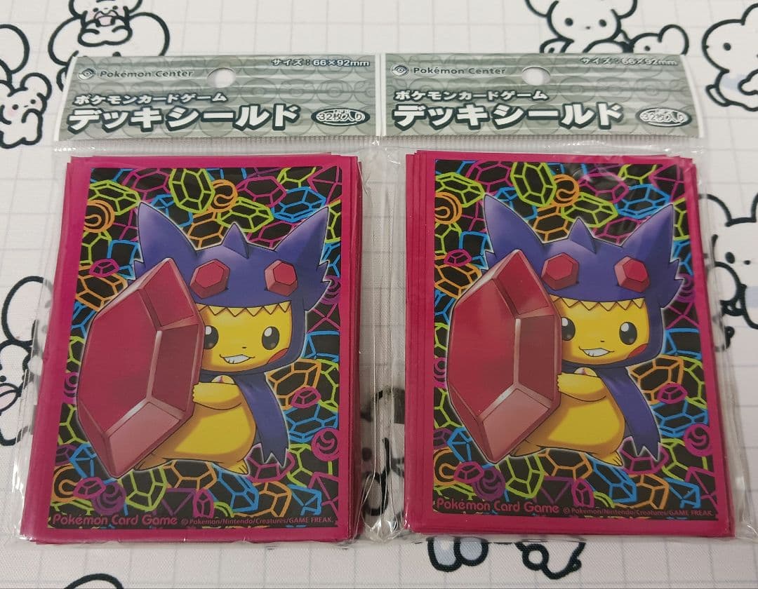 メガヤミラミのポンチョを着たピカチュウ デッキシールド ポケモンカード スリーブ