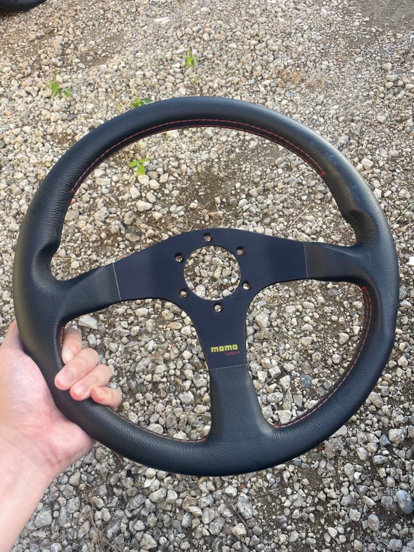 momo tuner ステアリングホイール