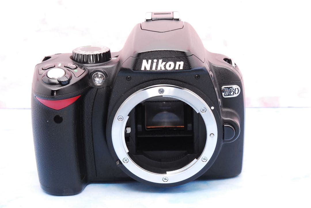 ニコン D60★入門機★望遠レンズ付Wレンズ★小型＆軽量★一眼レフカメラ
