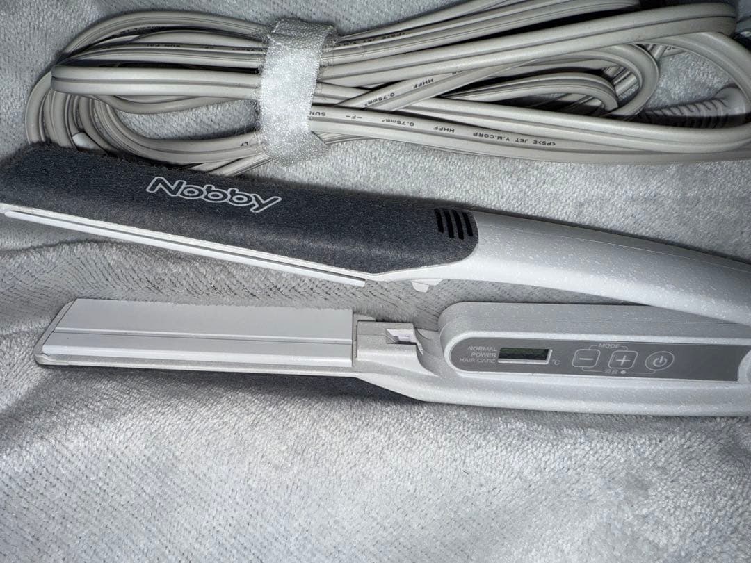 Nobby NBS1200 限定色ホワイト　ストレートヘアアイロン