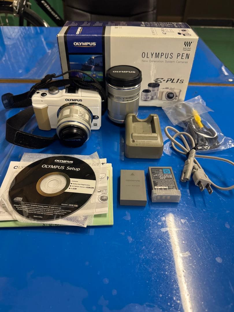 OLYMPUS PEN ミラーレスカメラ ホワイト
