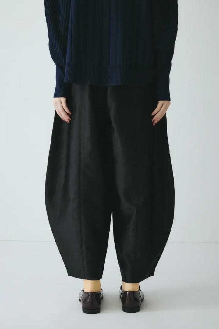 パンツ HeRIN.CYE Shiny cocoon pants