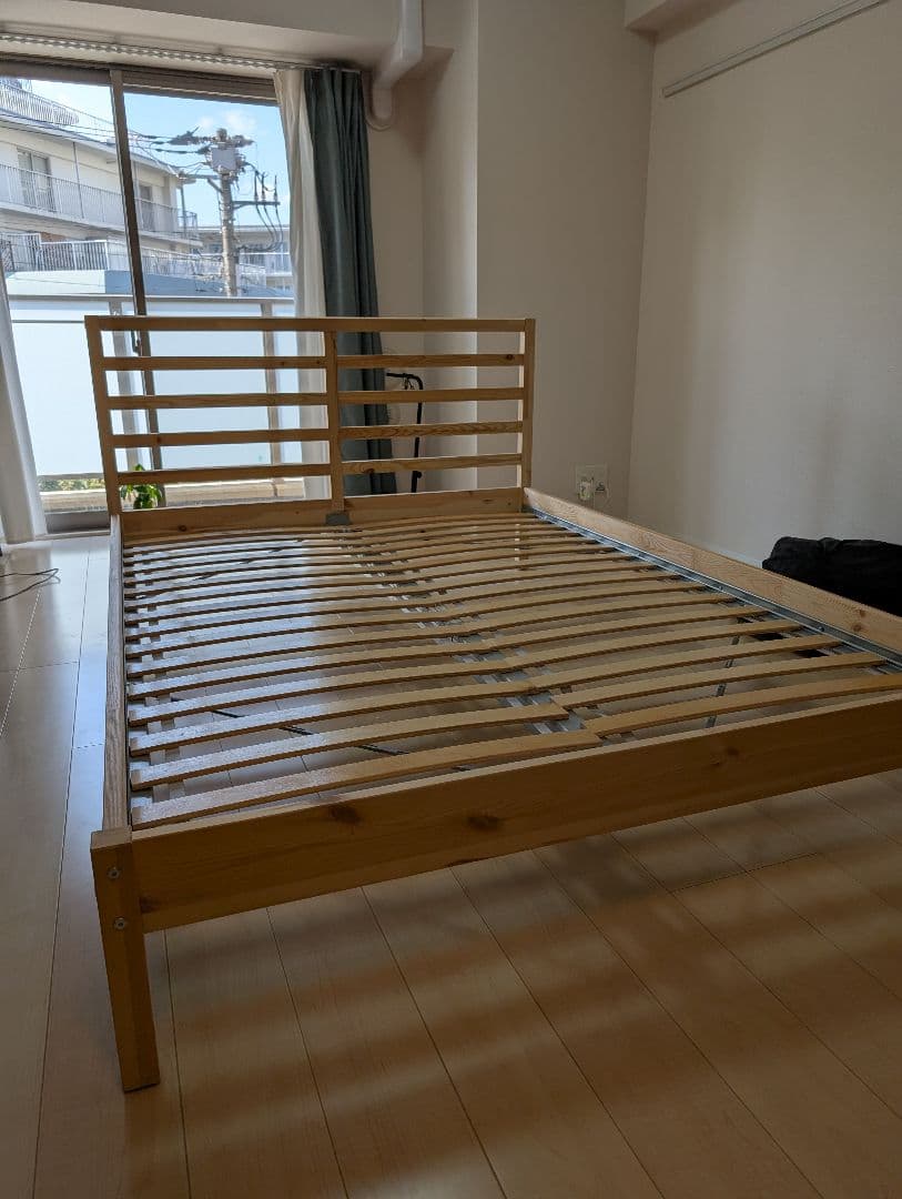 木製ダブルベッドフレーム IKEA