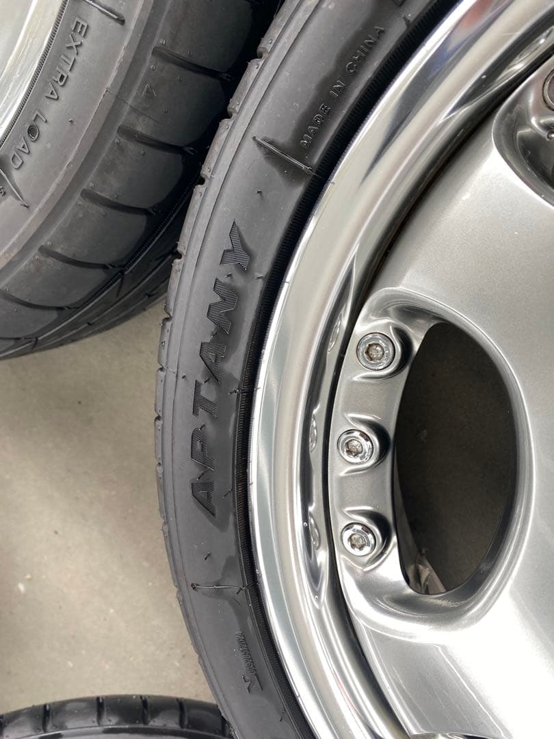 シャレン　15インチ　4穴　ほぼ新品タイヤ付き