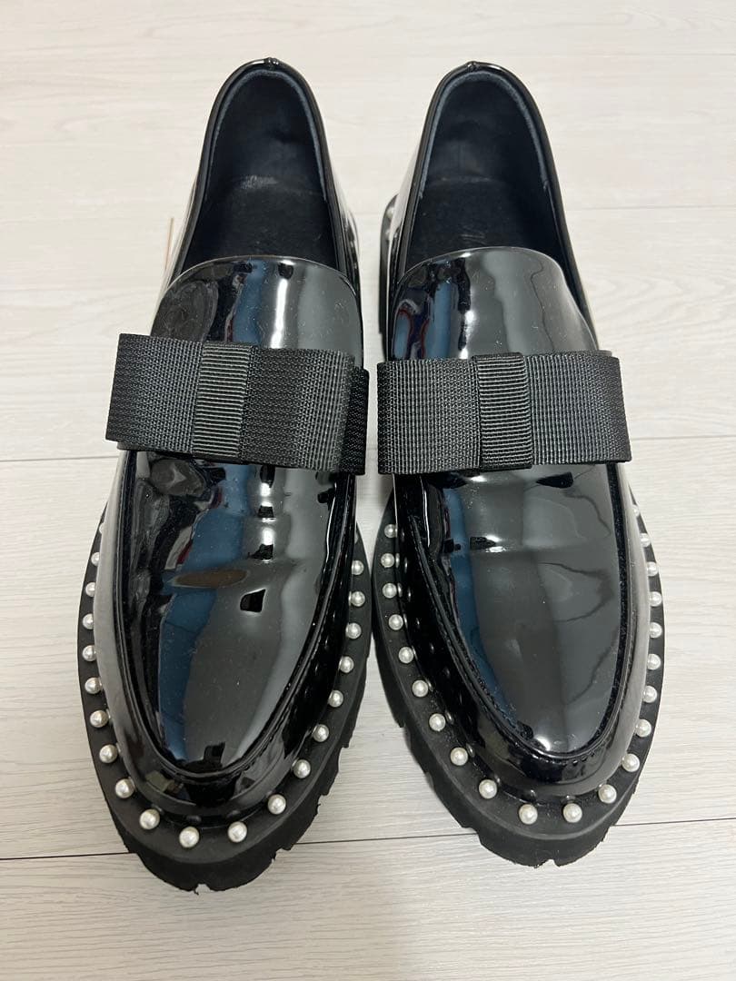 Akiron x Donoban パールリボンローファー