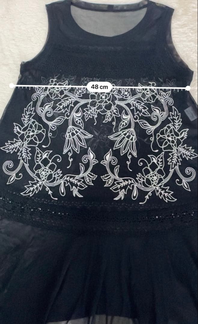 TOKUKO 1er VOL 黒い刺繍ノースリーブチュニック