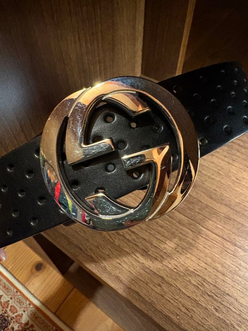Gucci ブラック ホール付きベルト