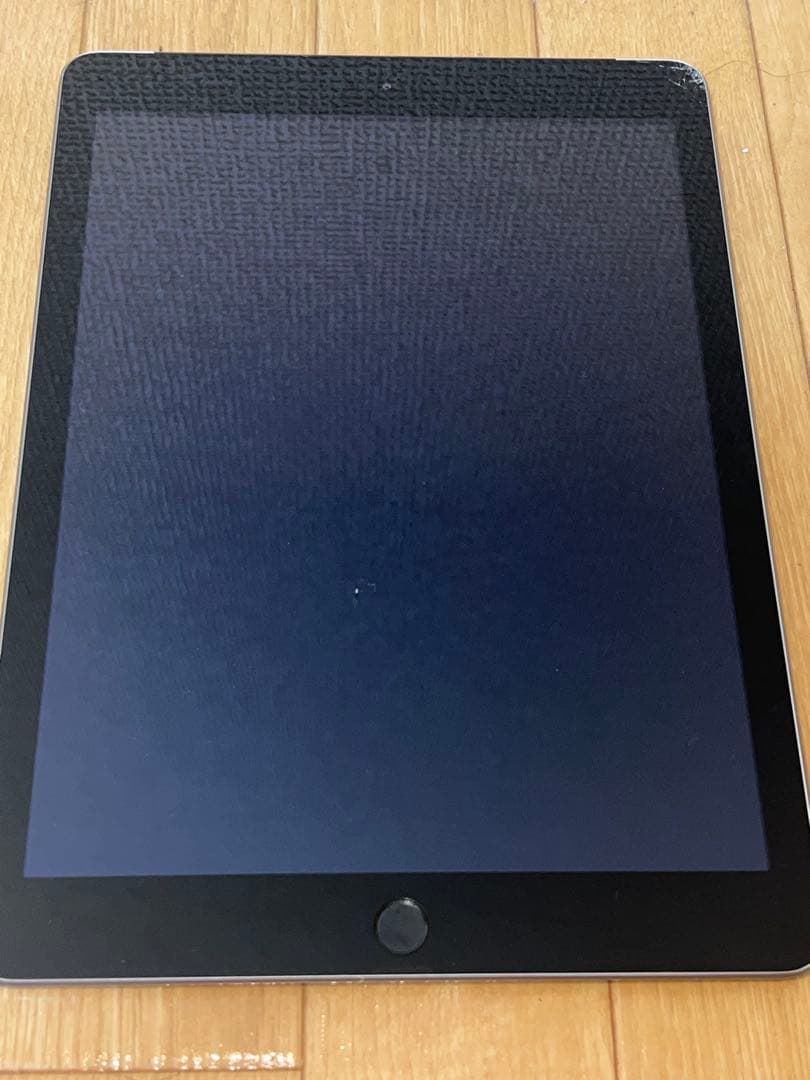 Apple iPad シルバー 充電器付き(第5世代)値下げ中‼️
