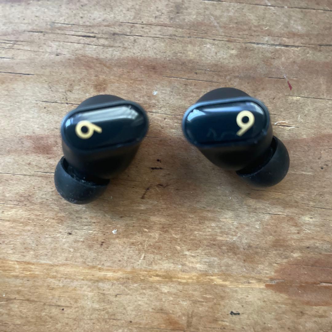 Beats Studio Buds + 黒/金