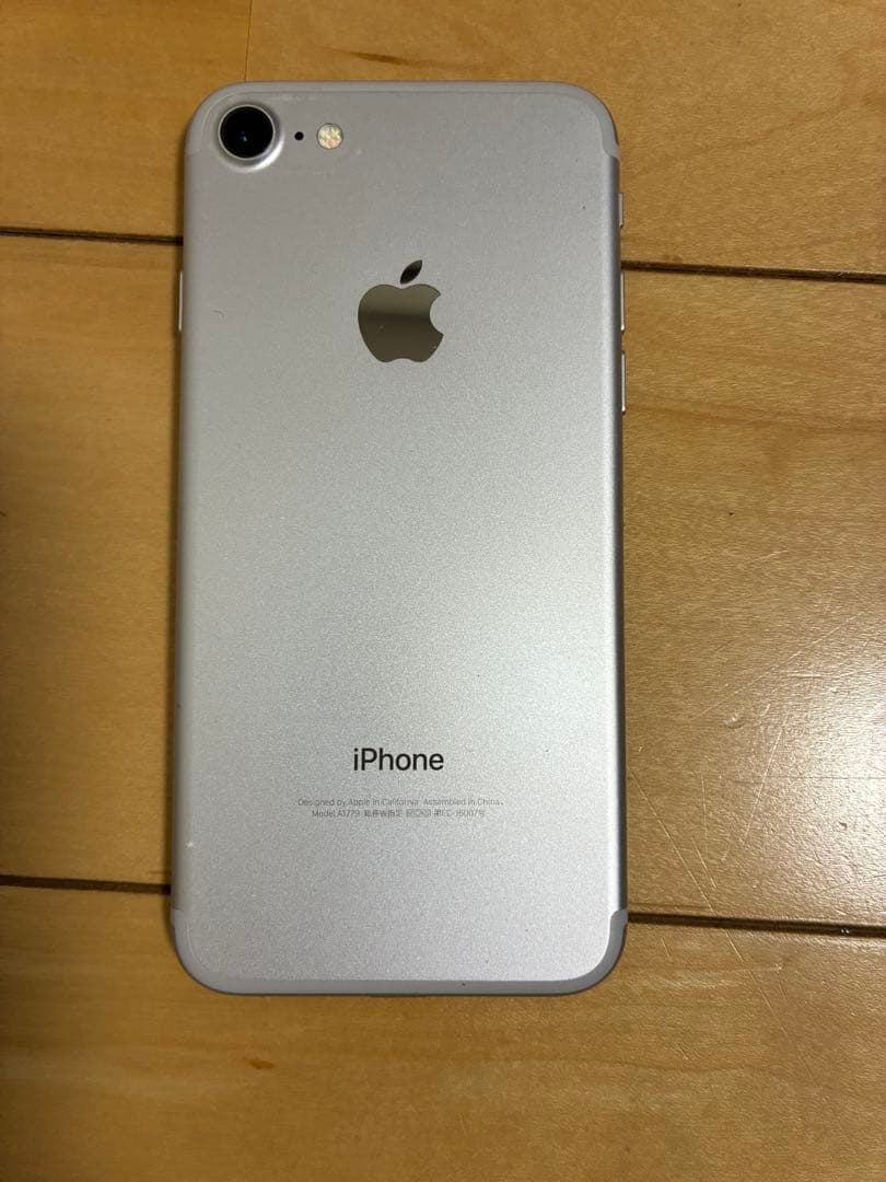 iPhone 7 32GB シルバー　バッテリー87% ガラスフィルム付き
