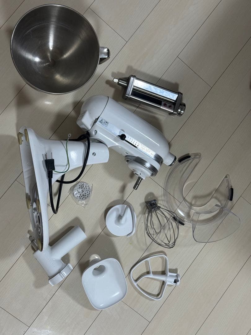 キッチンエイド 4.8L ミキサー、ラザニアローラー付き。