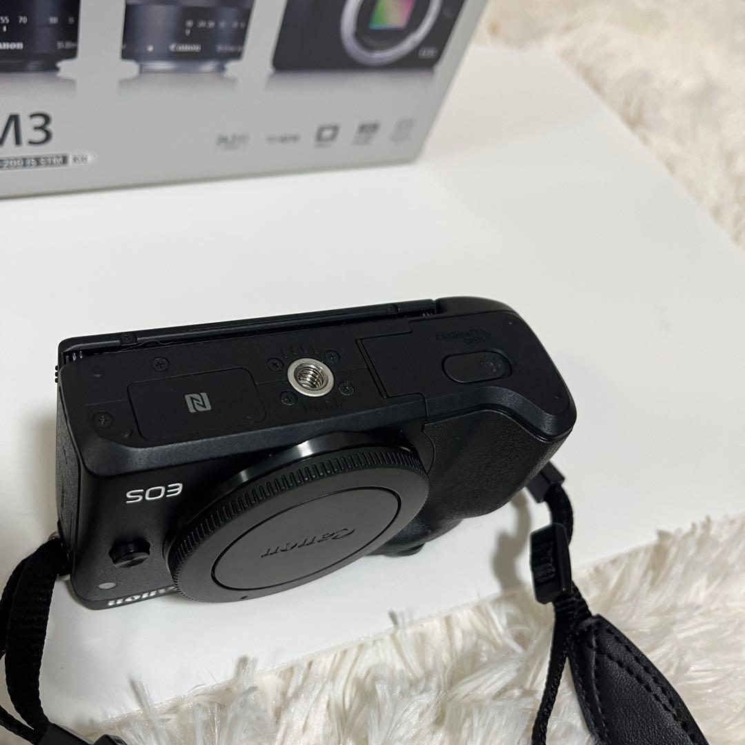 【極美品】Canon EOS M3 ブラック ダブルレンズキット バッテリー２個