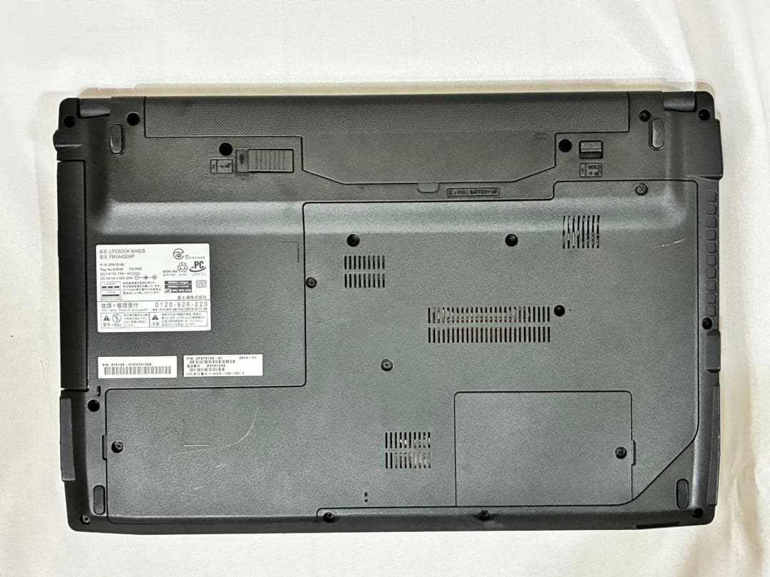 富士通ノートPC ホワイト　LIFEBOOK AH45/S FMVA45SWP