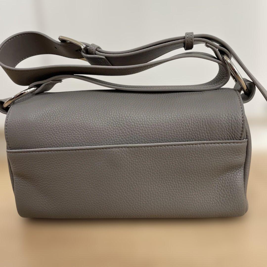 【3日間限定値下げ】BEARDSLEY ビアズリー レザーボディバッグ