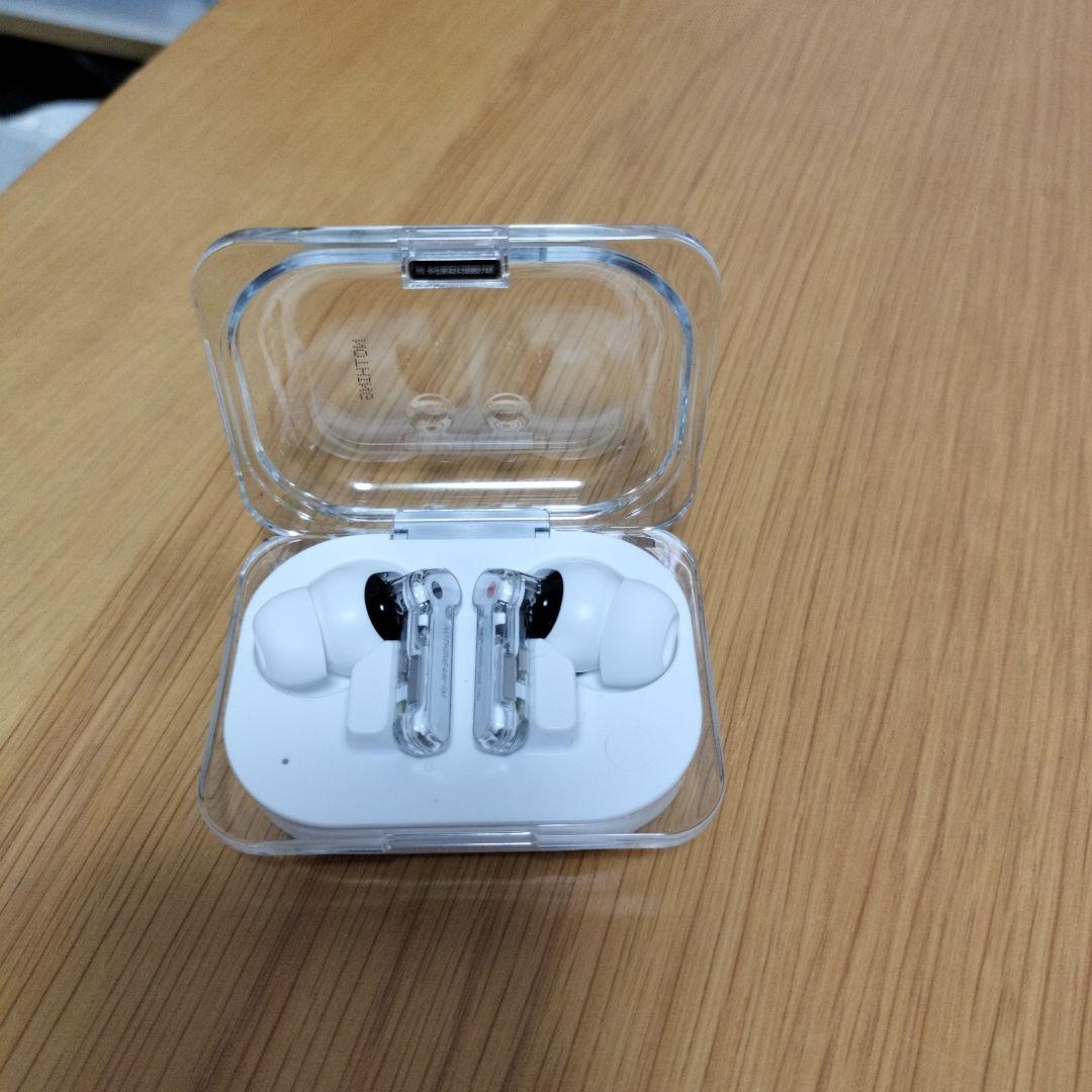 nothing ear (a)　ワイヤレスイヤホン　ケース付き