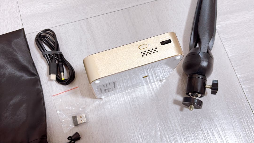 【最終値下げ】コンパクトプロジェクター 本体　KABENI PRO カベーニプロ