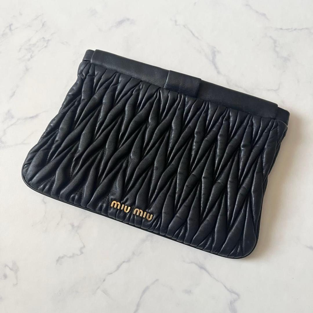 ミュウミュウ マテラッセ クラッチバッグ セカンドバッグ キルティング レザー黒
