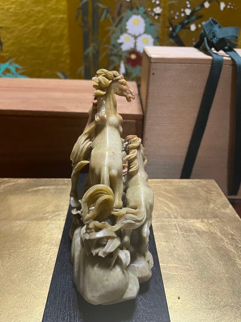 翡翠と石の馬のセット