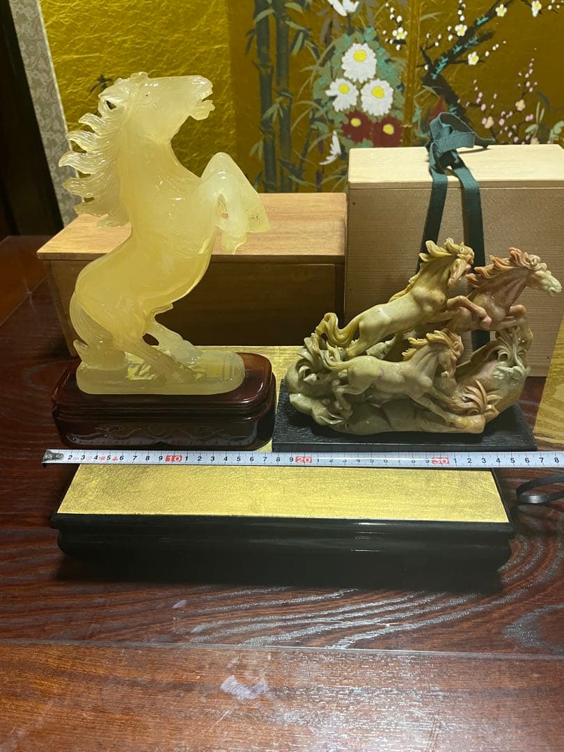 翡翠と石の馬のセット