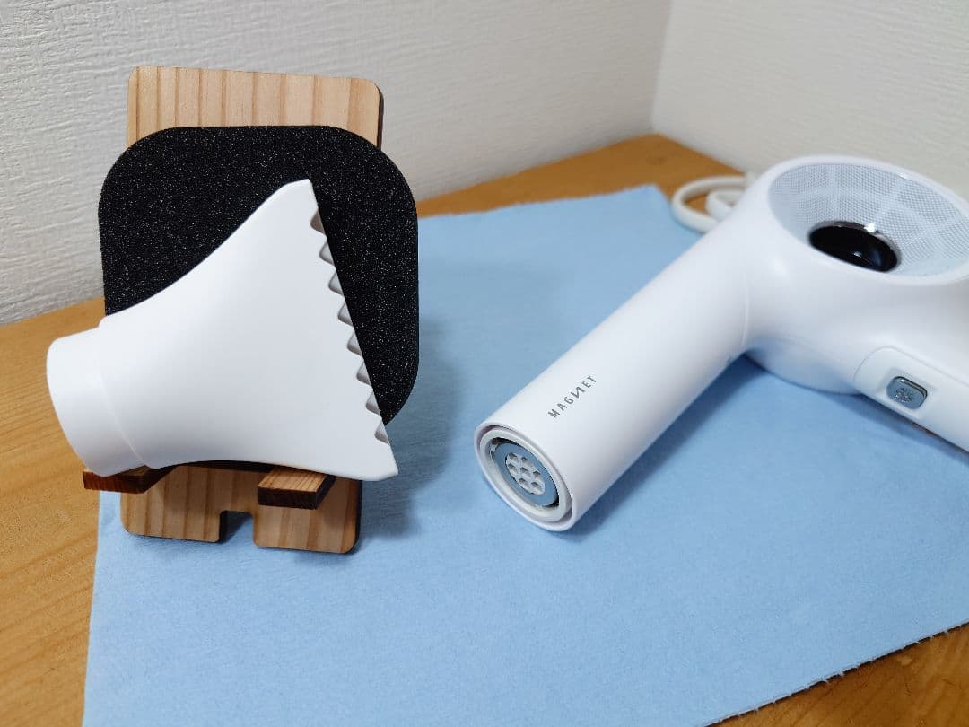 HOLISTIC cures マグネットヘアプロ ドライヤーゼロホワイト