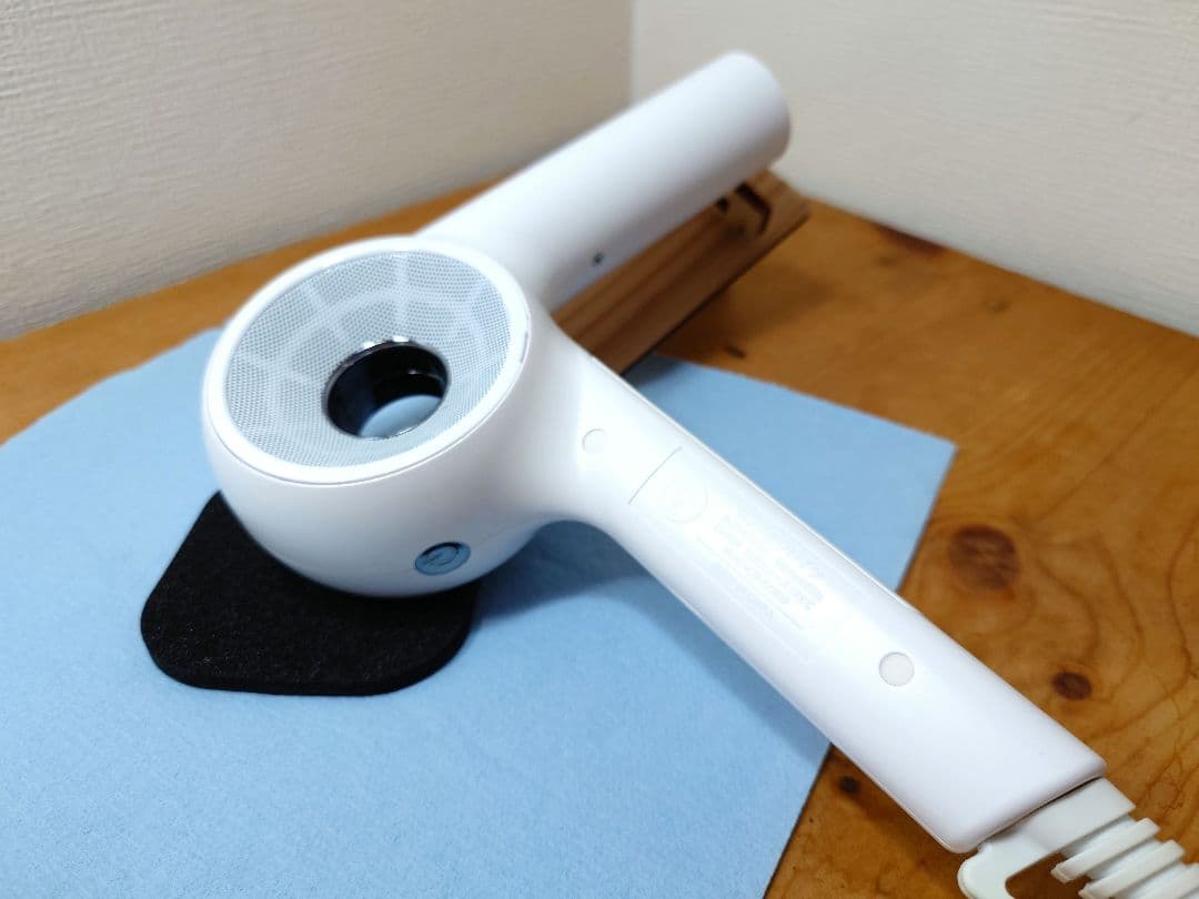 HOLISTIC cures マグネットヘアプロ ドライヤーゼロホワイト