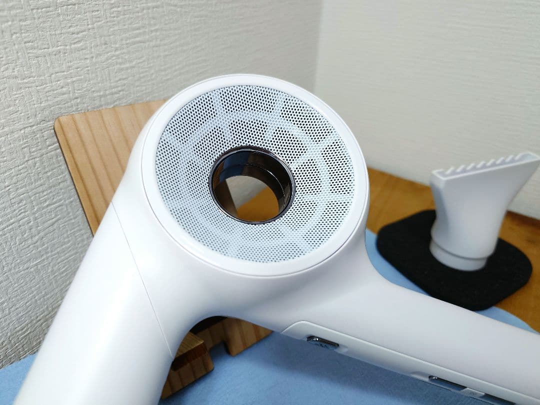 HOLISTIC cures マグネットヘアプロ ドライヤーゼロホワイト