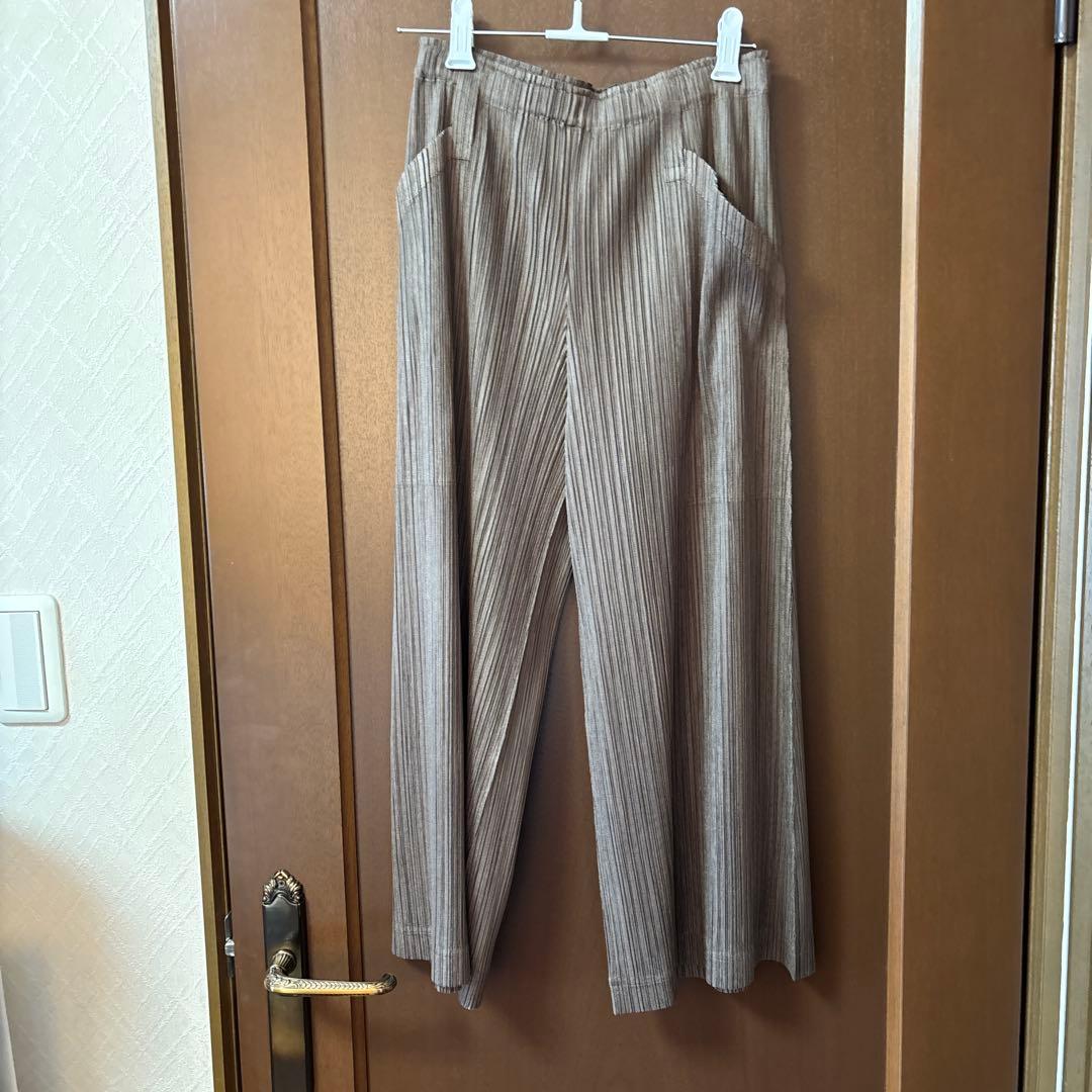 【美品】PLEATS PLEASE イッセイミヤケ パンツ　サイズ3