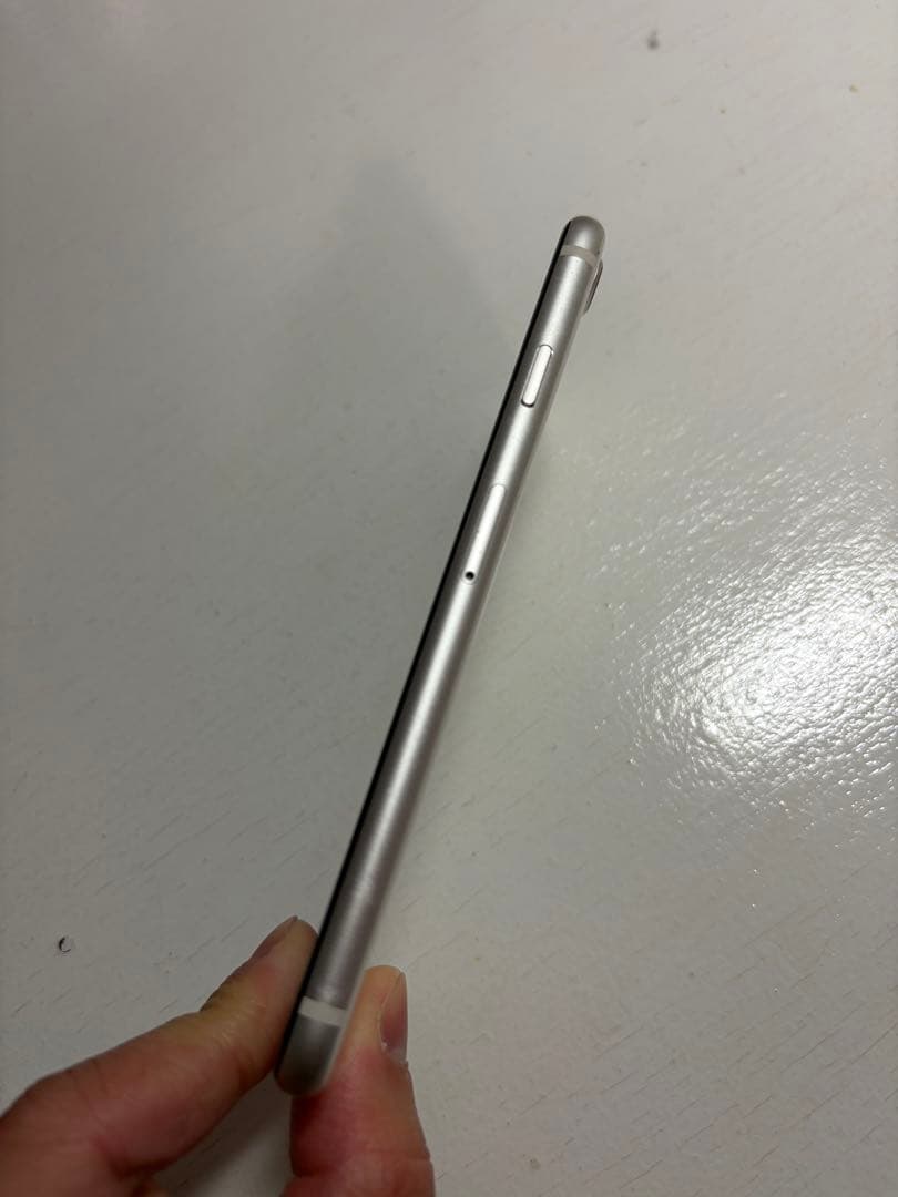 iPhone SE (第3世代) スターライト バッテリー87% 付属品付き