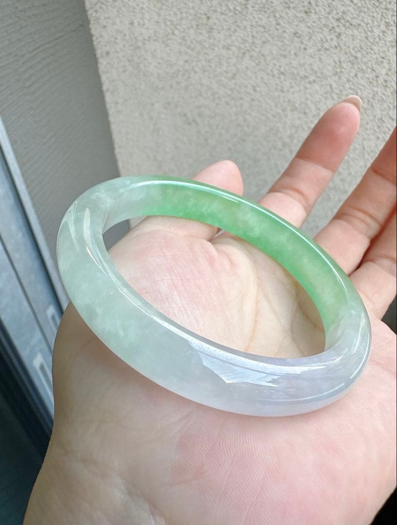 翡翠 ヒスイバングル 薄グリーンと薄グレーのグラデーション
