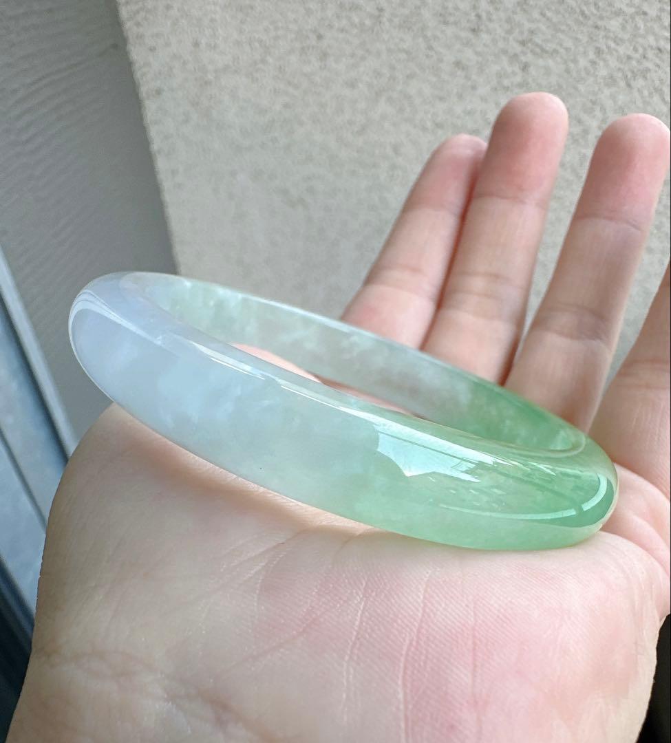 翡翠 ヒスイバングル 薄グリーンと薄グレーのグラデーション