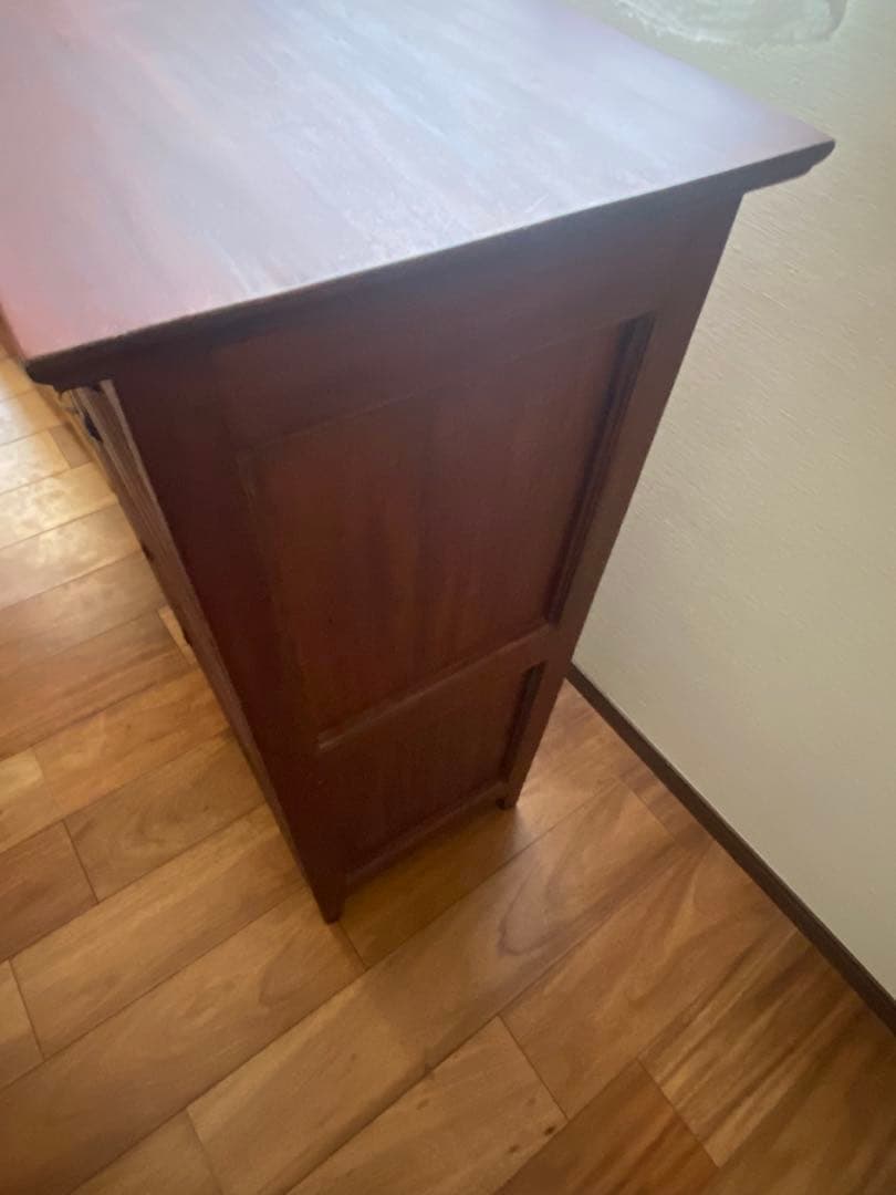 【送料込み】マホガニーのアンティーク調チェスト