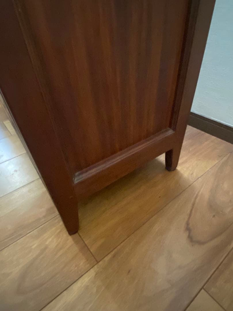 【送料込み】マホガニーのアンティーク調チェスト