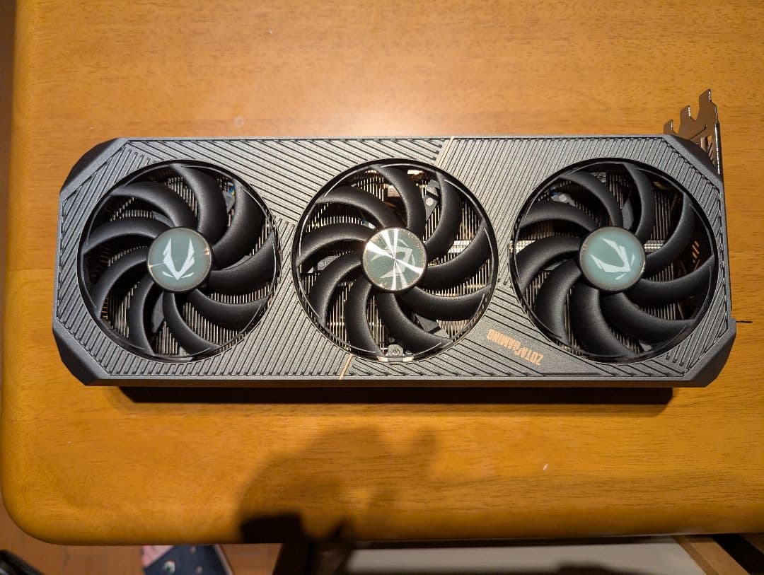 グラフィックボード・グラボ・ビデオカード ZOTAC GAMING SOLID OC RTX 5080