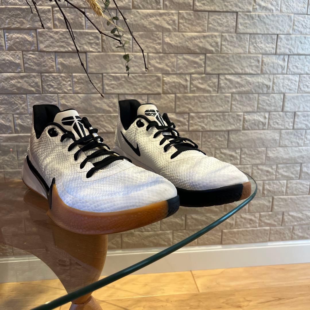 美品　NIKE KOBE MAMBA FOCUS size27.5