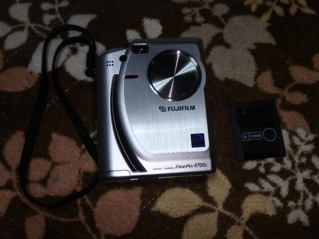 動作品 FUJIFILM 4700Z FinePix デジタルカメラ 乾電池駆動