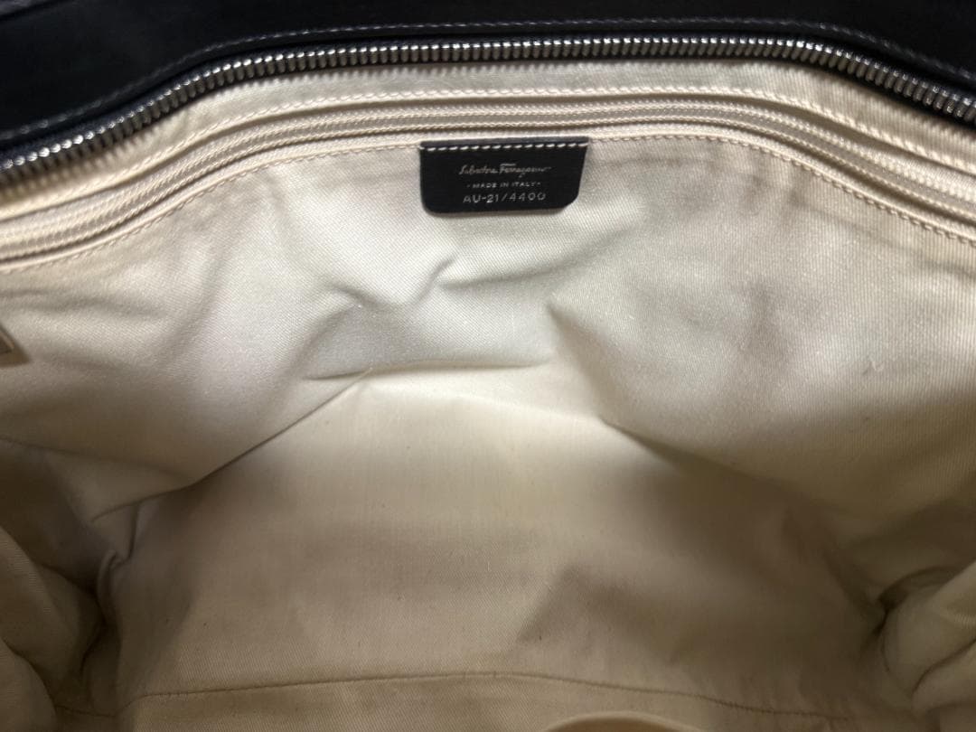 【特別セール中】 はなちゃん:フェラガモ黒 ハンドバッグ/ビジネスバック