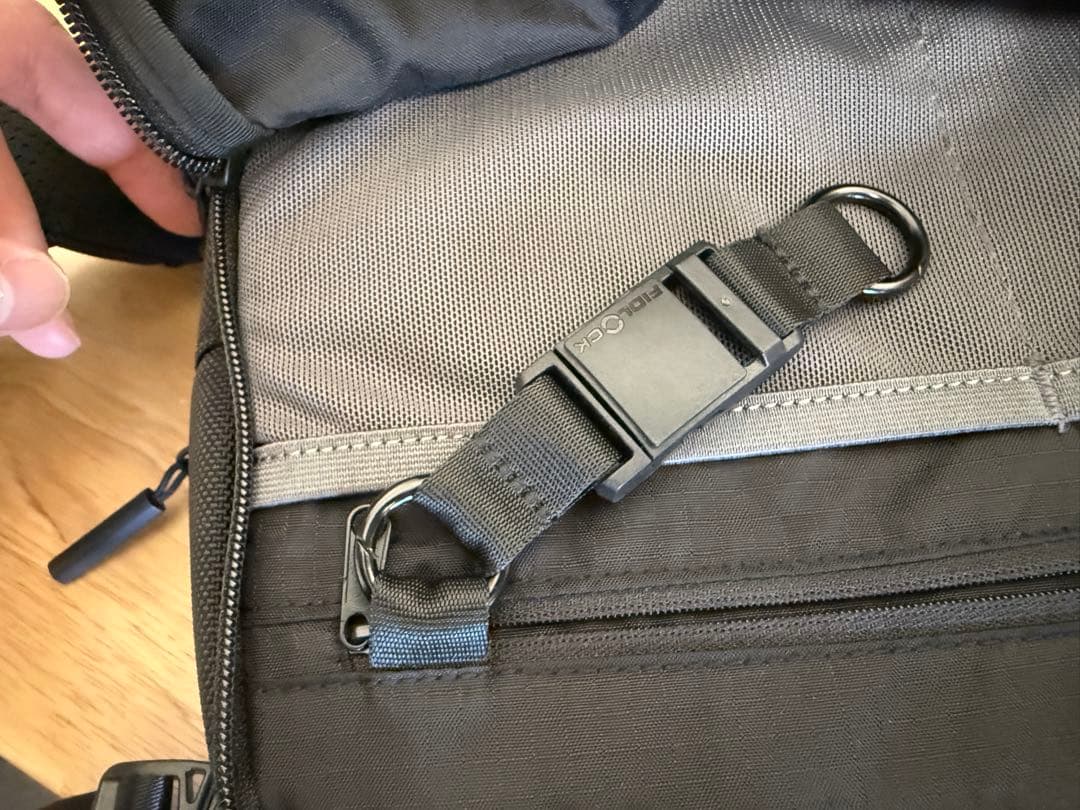 バッグ THE TOKYO TECHPACK SLING