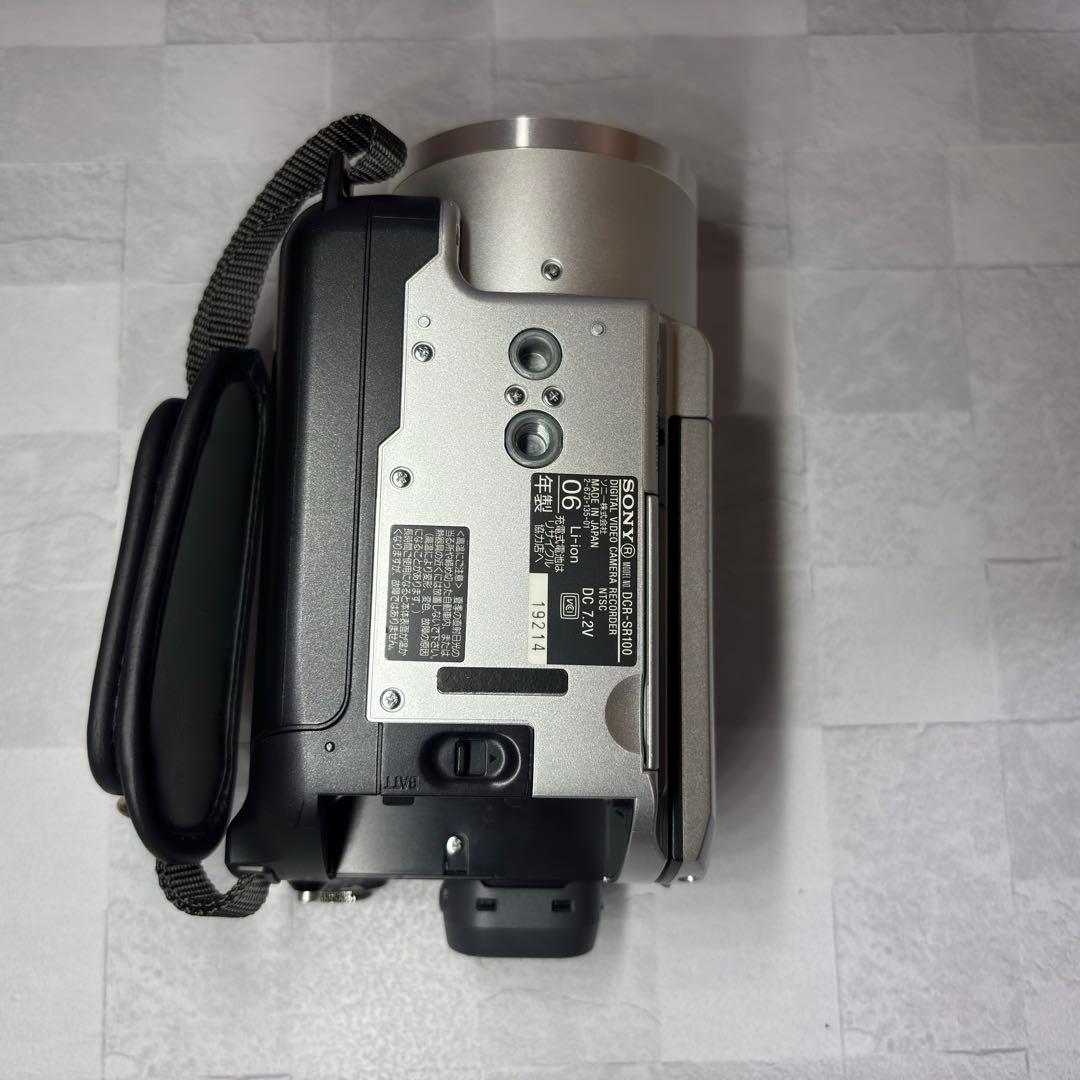 C1085 SONY ハンディカム DCR SR100