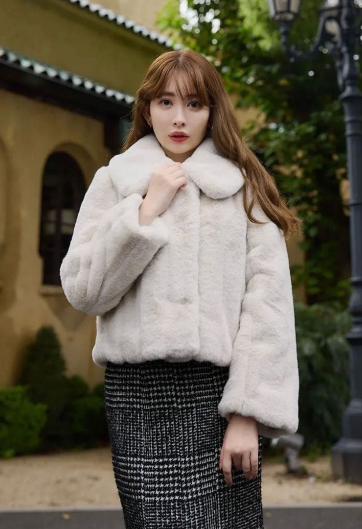 ジャケット・アウター Herlipto Winter Love Faux Fur Coat cream