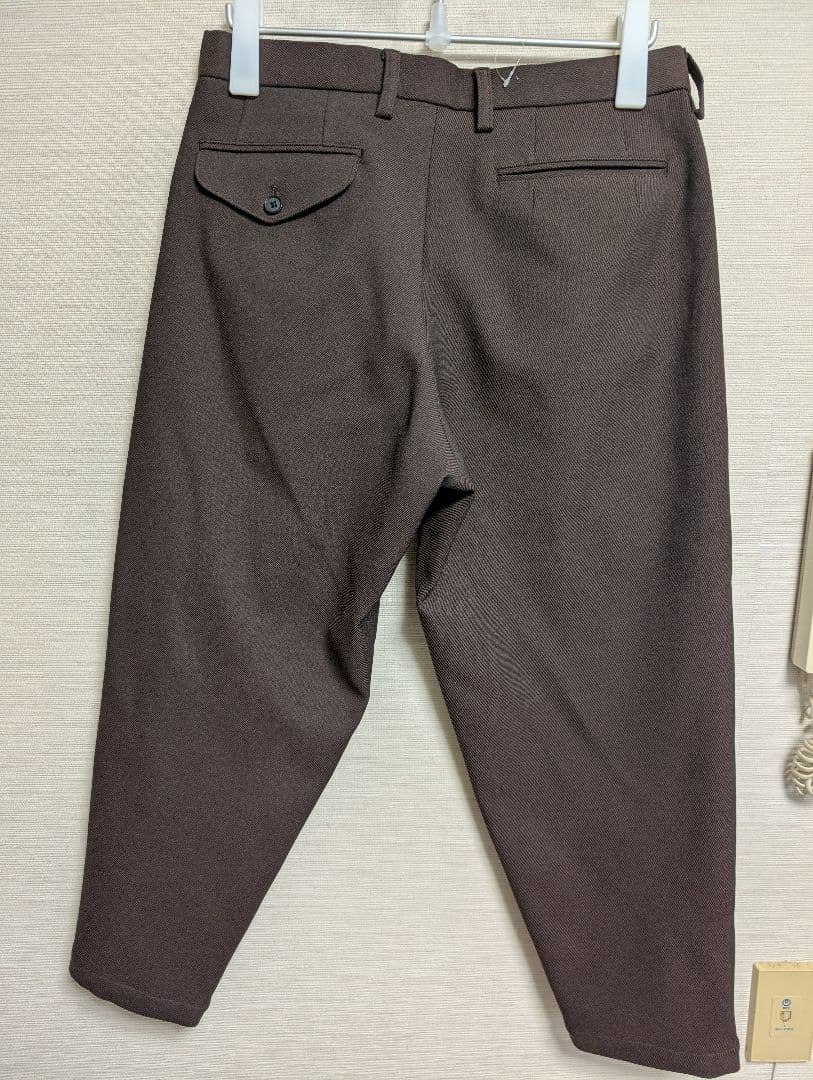 kolor 2タックテーパードパンツ ブラウン（21WCM-P08101）