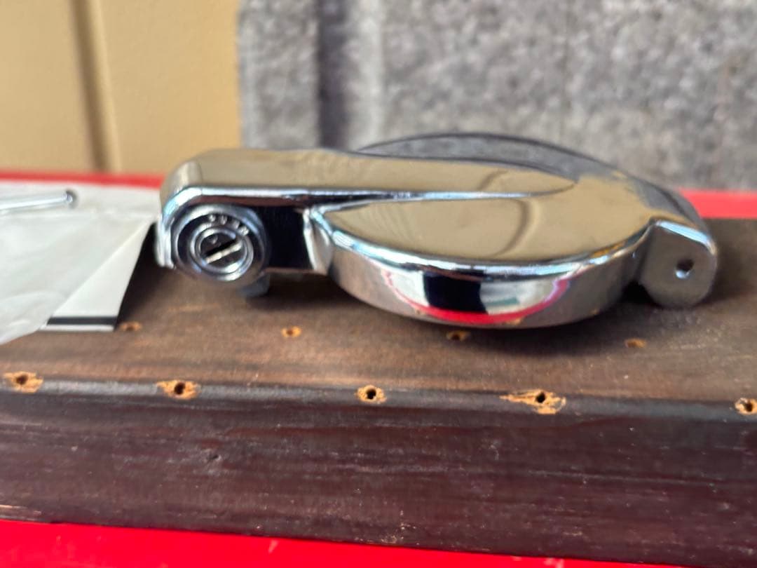 GT380 タンクキャップ　　美品　鍵付　新古品