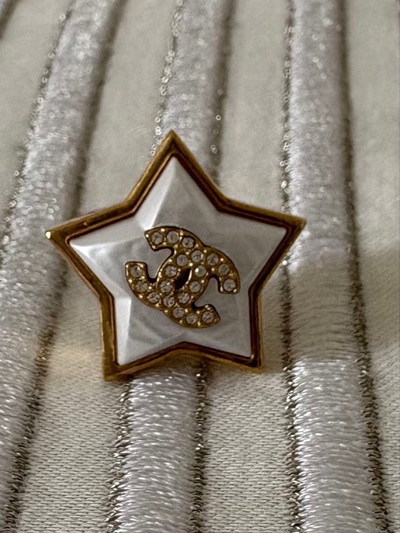 シャネル　スターピアス　2024コレクション　片耳