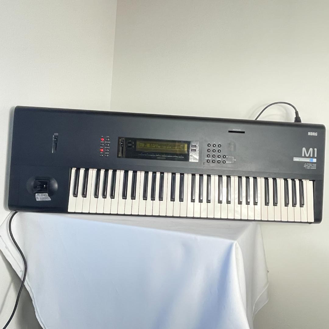 KORG M1 シンセサイザー