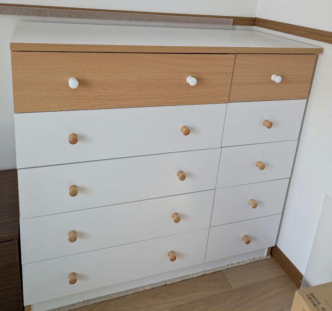 子ども用ホワイトとナチュラルウッドの衣類収納チェスト