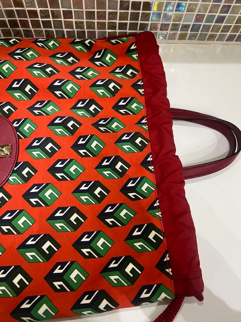 GUCCI グッチ　赤　ドローストリングバックパック　ナップサック　男女兼用