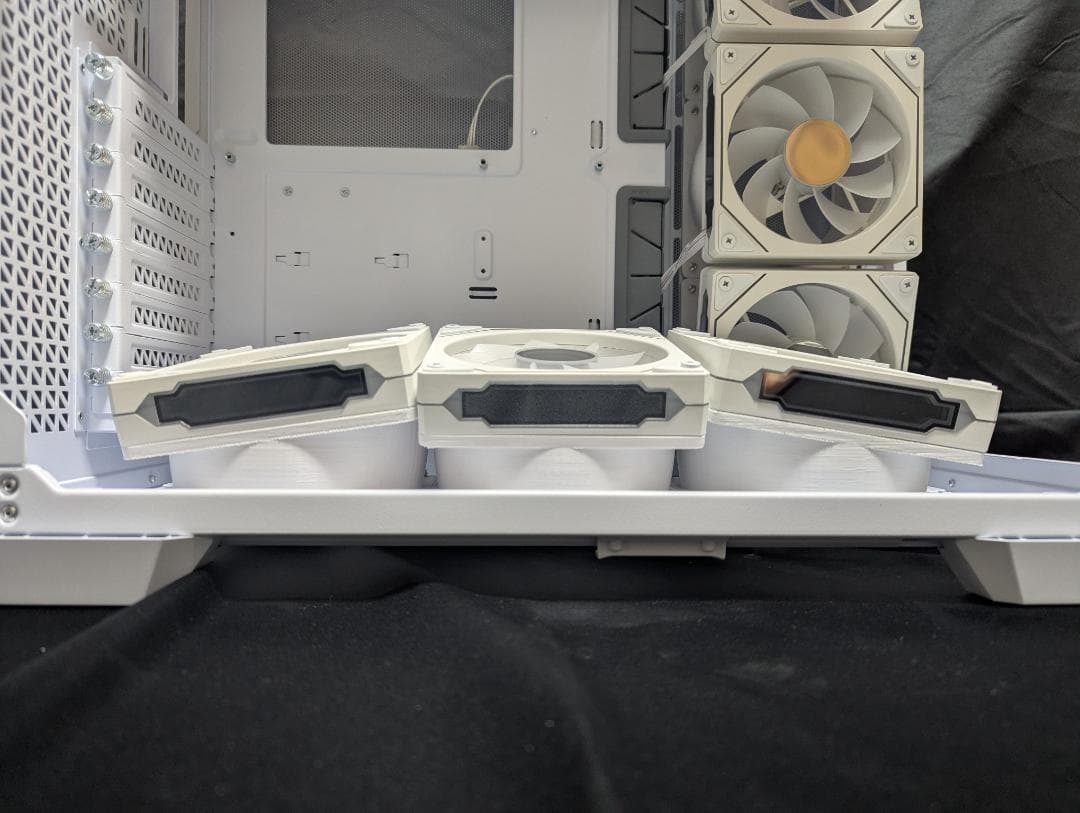 パソコンケース　Constellation C8 White（ファン10個付）