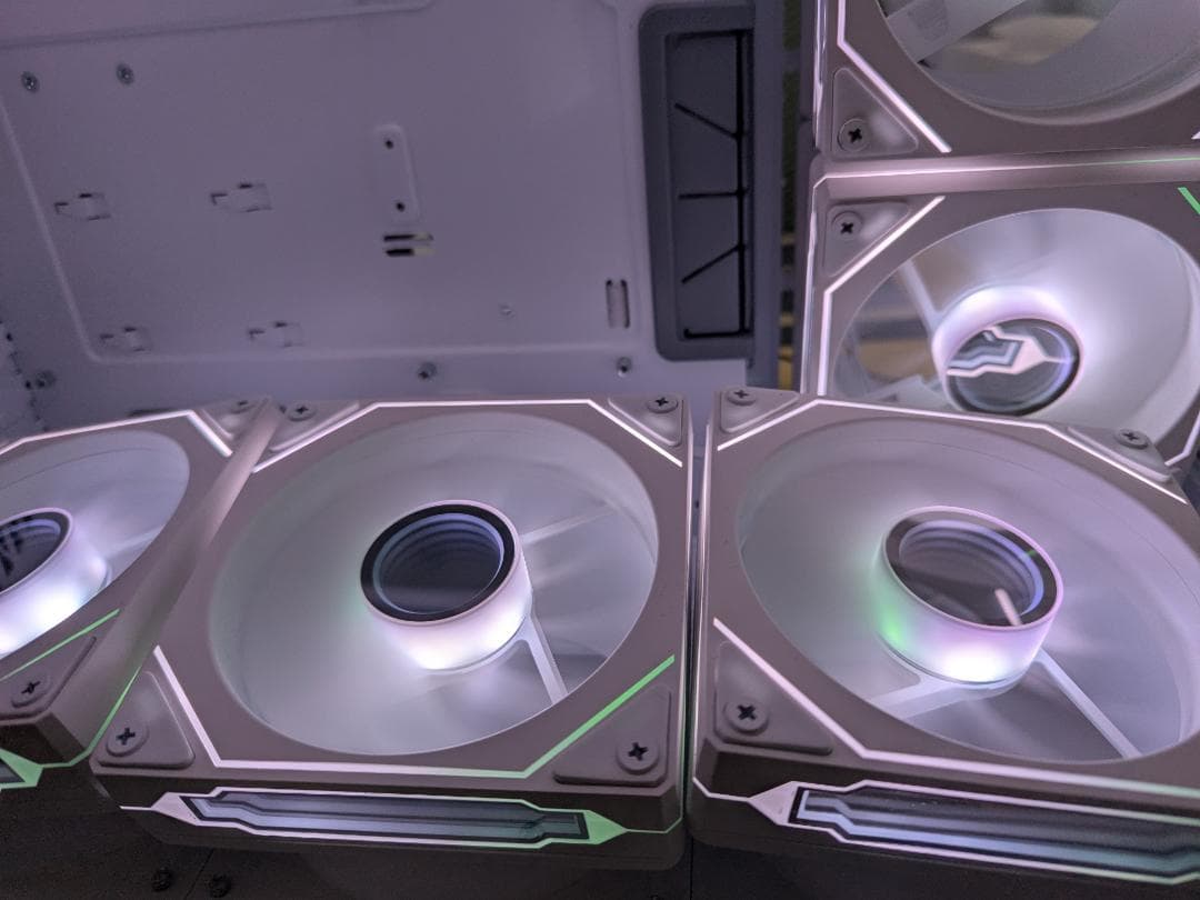 パソコンケース　Constellation C8 White（ファン10個付）