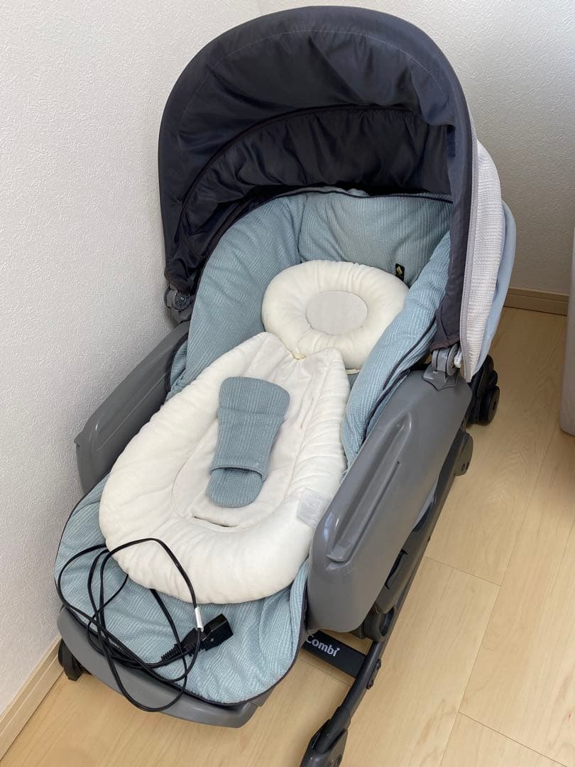 Roseさんご購入　Combi「ネムリラ」電動　ベビーチェア　テーブル付