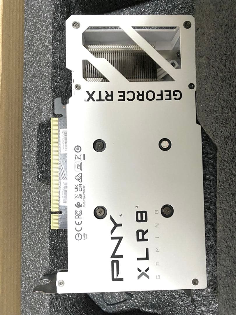 箱あり GeForce RTX 4060 白