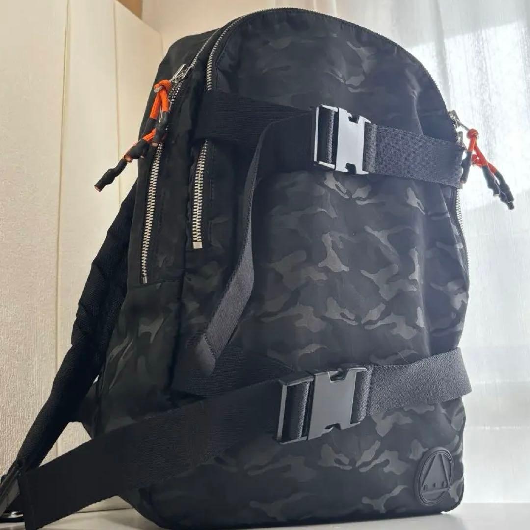 【美品】McQ アレキサンダーマックイーン　黒　リュック　カモフラ　バックパック